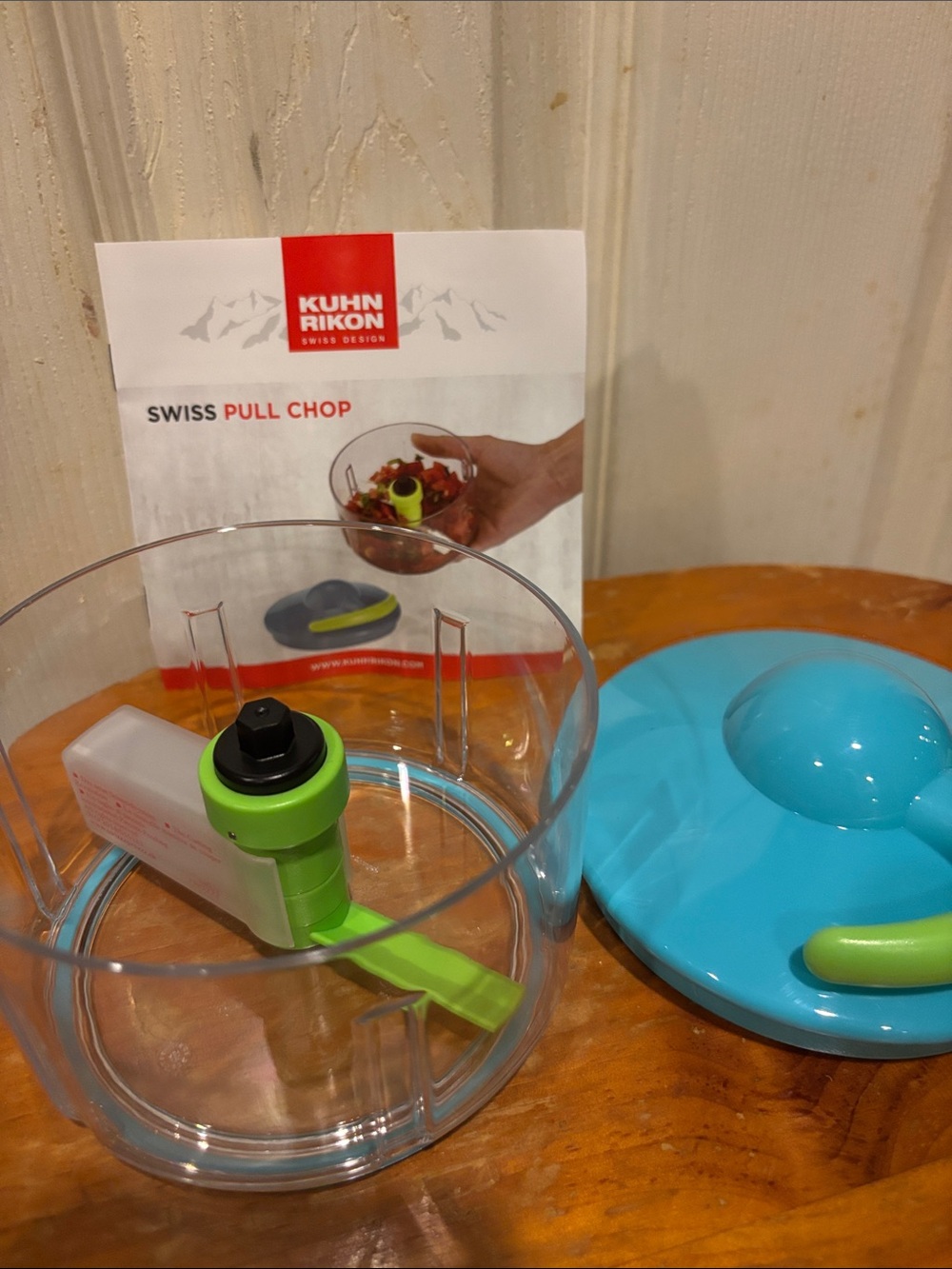 Green Swiss Pull Chop - Home Party Supplies